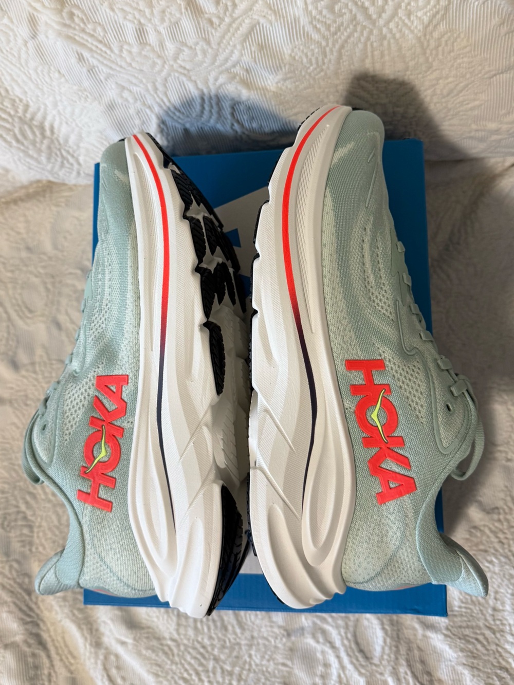 Hoka Men's Clifton 10 - Size 9.5 WIDE Sage/Neon Flame - 1162032/SGNN
